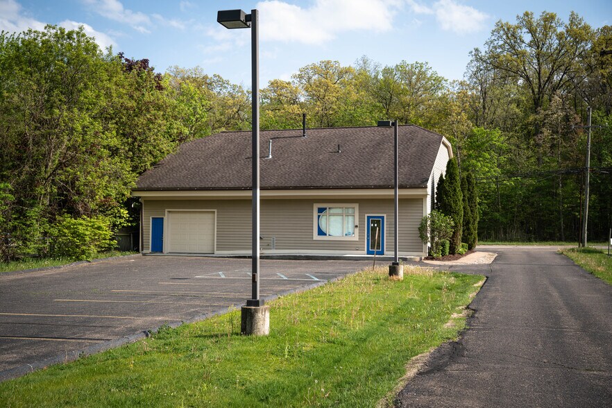More Photos Of 3048 W Clarkston Rd, Lake Orion Office Residential For Sale