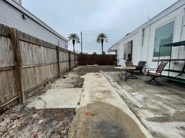 More Photos Of 645 Atlantic Blvd, Atlantic Beach Freestanding For Lease