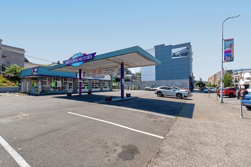 More Photos Of 1058 N State St, Bellingham General Retail For Sale