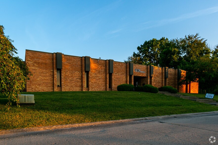 More Photos Of 4760 N Kingsway Dr, Indianapolis Flex For Lease