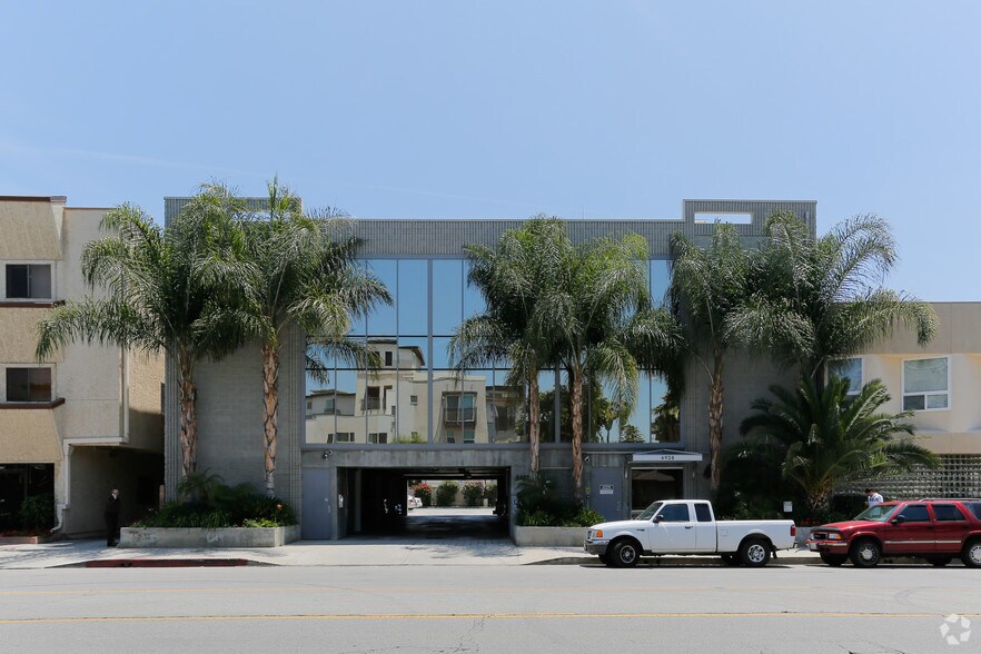 More Photos Of 6928 Owensmouth Ave, Canoga Park Medical For Sale