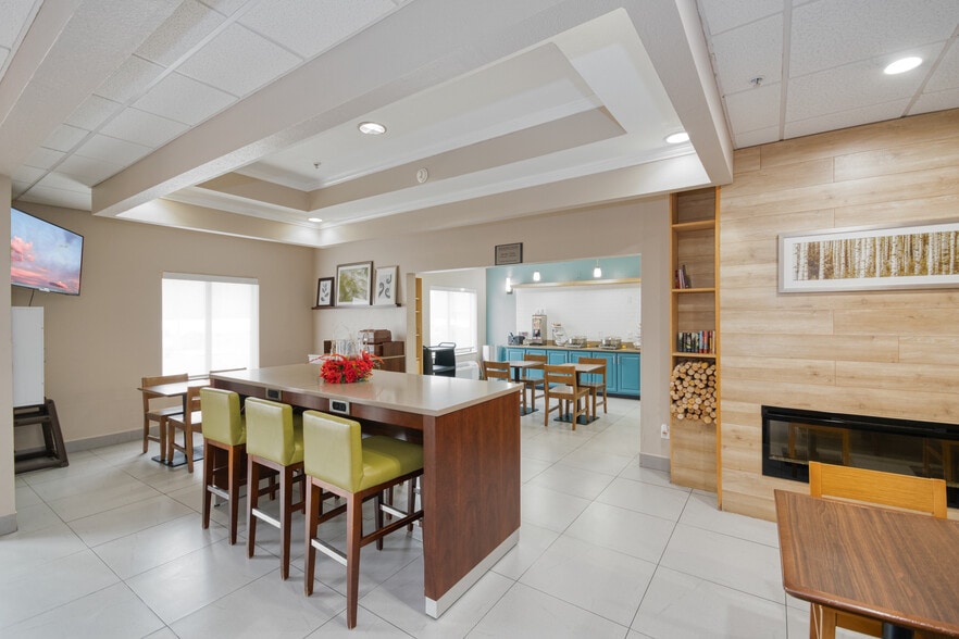 More Photos Of 85 River Park Dr, Midway Hotel For Sale