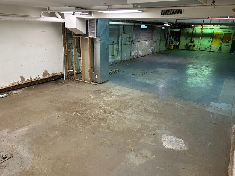 More Photos Of 6924 49th Ave, Woodside Medical For Lease