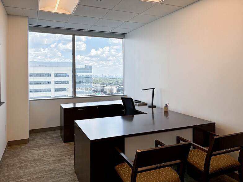 More Photos Of 11740 Katy Fwy, Houston Coworking Space