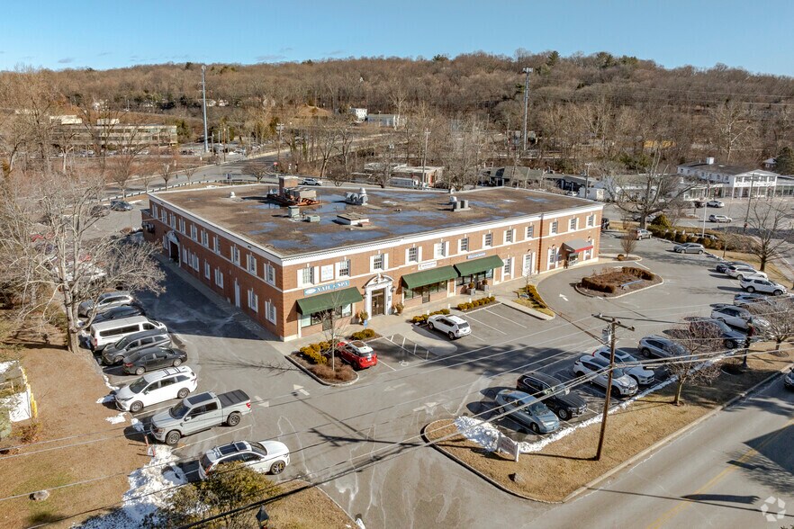 More Photos Of 44 Old Ridgefield Rd, Wilton Office For Lease