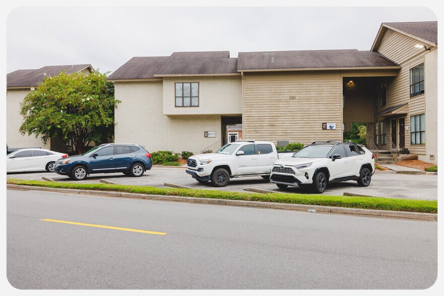 More Photos Of 351 Commercial Dr, Savannah Office Residential For Lease