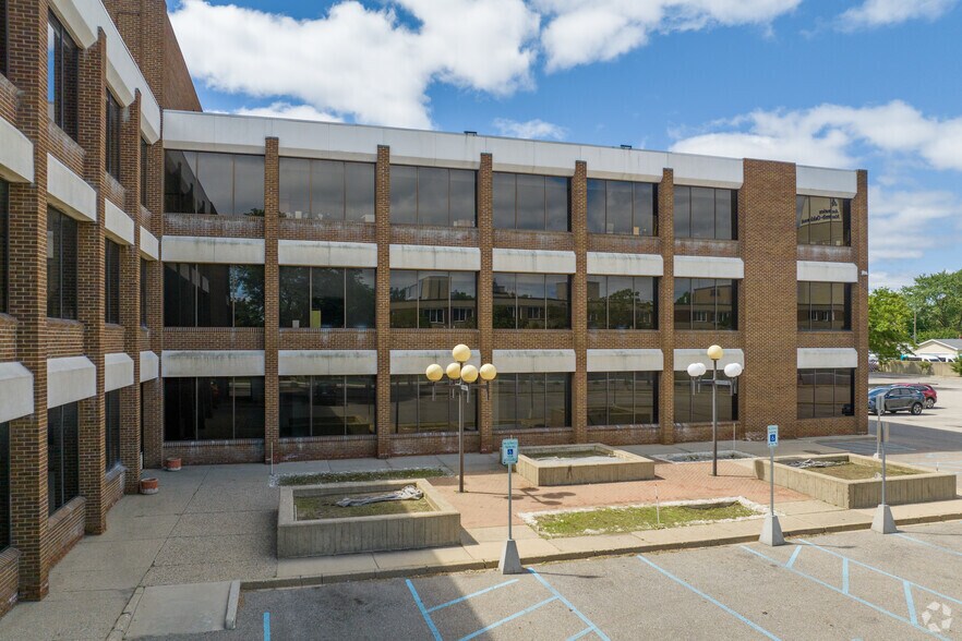 More Photos Of 27301 Dequindre Rd, Madison Heights Office For Lease