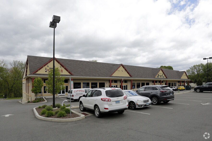 More Photos Of 123-125 S Main St, Newtown Unknown For Lease