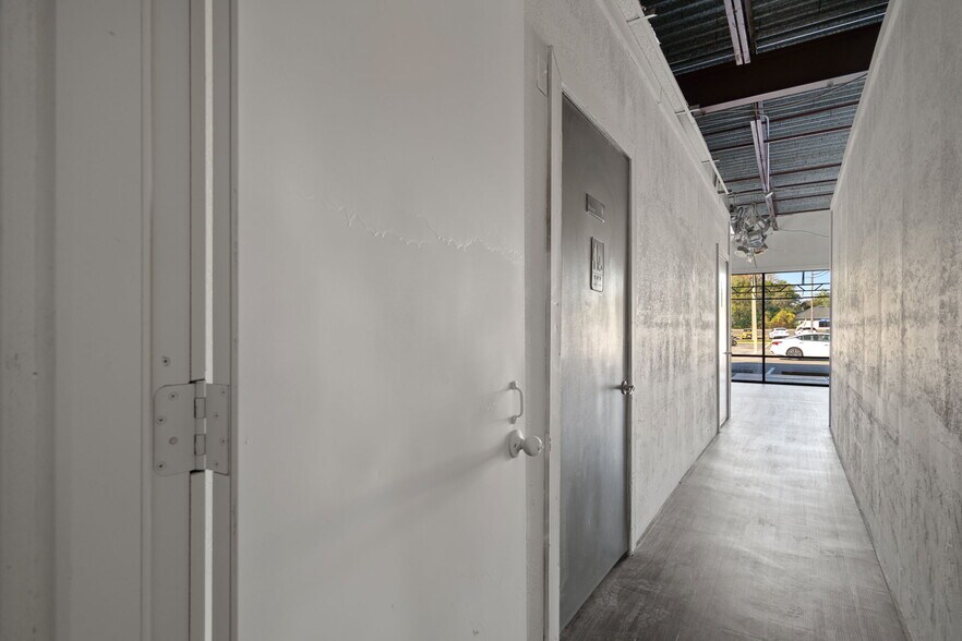 More Photos Of 13705-13741 N Dale Mabry Hwy, Tampa Unknown For Lease