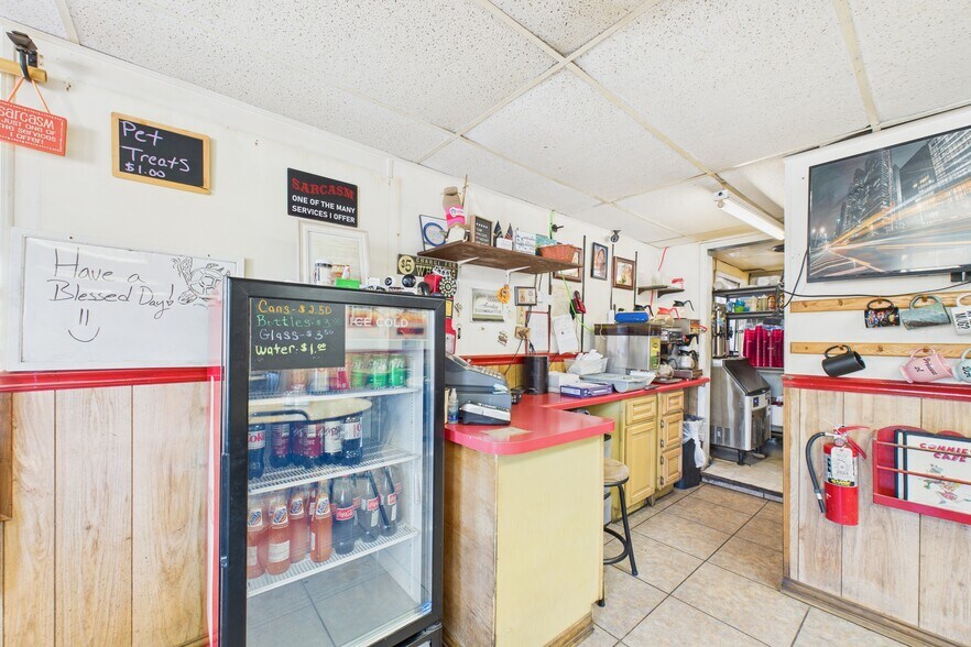 More Photos Of 1603 Central Blvd, Bull Shoals Restaurant For Sale