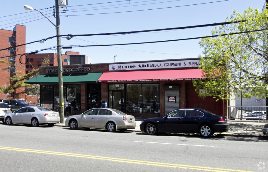 Primary Photo Of 1728 Eastchester Rd, Bronx Storefront For Lease