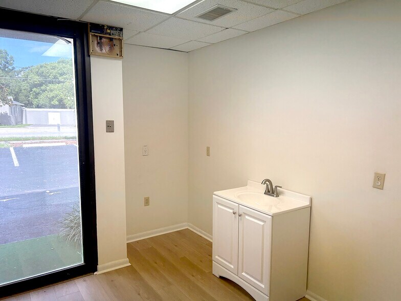 More Photos Of 4501 N Armenia Ave, Tampa Medical For Lease
