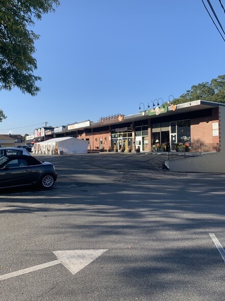 More Photos Of 165-201 Massachusetts Ave, Lexington Storefront For Lease