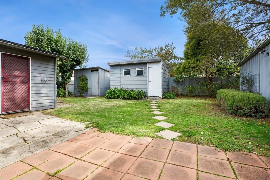 More Photos Of 91 High St, Heathcote Restaurant For Lease