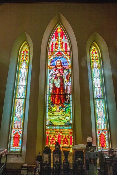 More Photos Of 15 Chestnut St, Portland Specialty For Sale