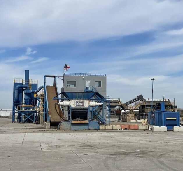 More Photos Of 6800 S Interstate Highway 45, Wilmer Showroom For Lease