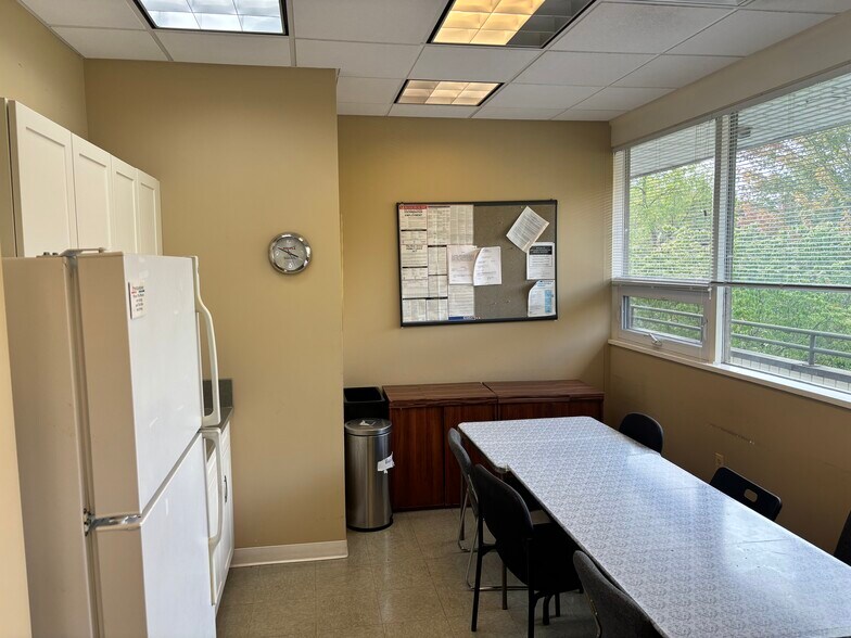 More Photos Of 220 Ridgedale Ave, Florham Park Office For Sale