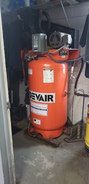 More Photos Of 3880 Industrial Ave, Rolling Meadows Auto Repair For Sale