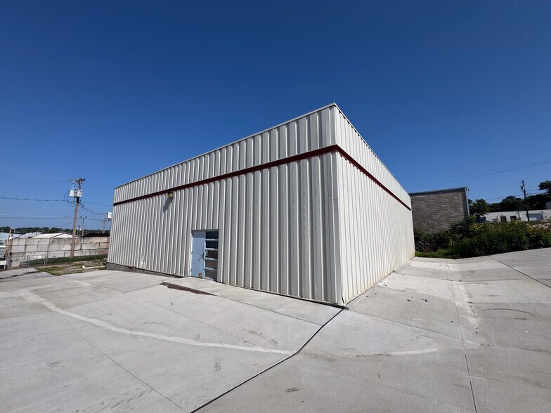 More Photos Of 2720 N 84th St, Omaha Warehouse For Sale