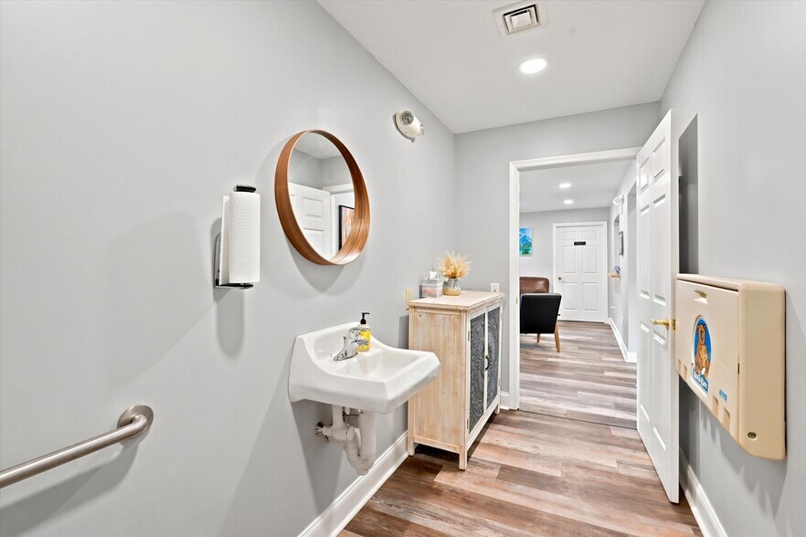 More Photos Of 103 Garris Rd, Downingtown Medical For Sale