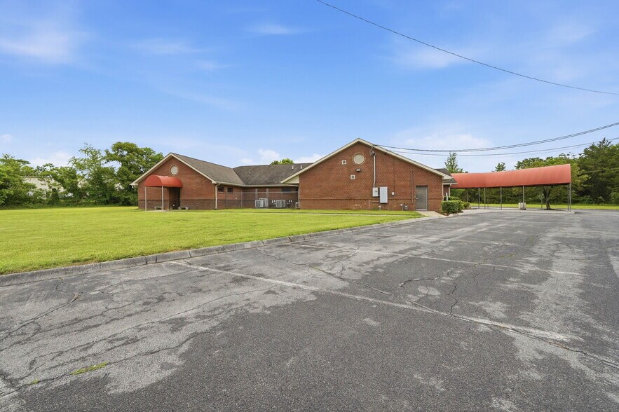More Photos Of 329 Wesley St, Johnson City Medical For Sale