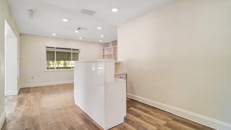 More Photos Of 230 E Marks St, Orlando Office Residential For Lease