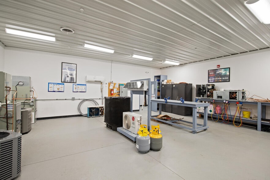 More Photos Of 109 Towle Farm Rd, Hampton Industrial For Sale