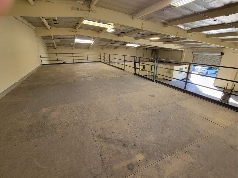 More Photos Of 245-261 E 157th St, Gardena Manufacturing For Sale