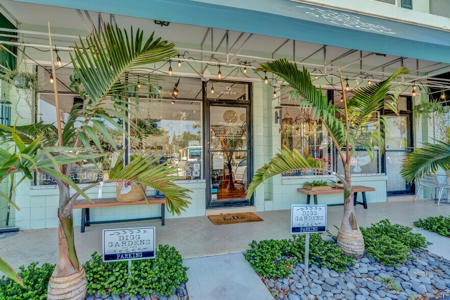More Photos Of 23 Royal Palm Pointe, Vero Beach Restaurant For Sale