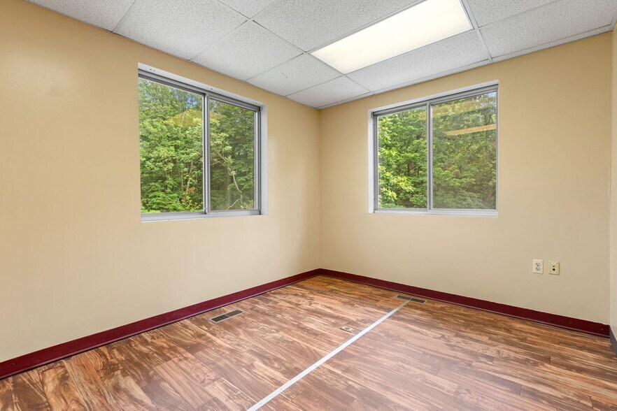 More Photos Of 4 Corwin Ct, Newburgh Medical For Sale