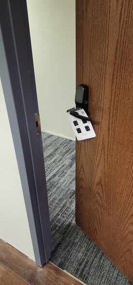 More Photos Of 2144 S Macarthur Blvd, Springfield Office For Lease