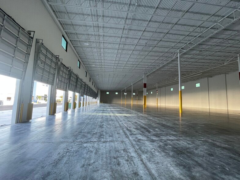 More Photos Of 11550 NW 124th St, Medley Unknown For Lease