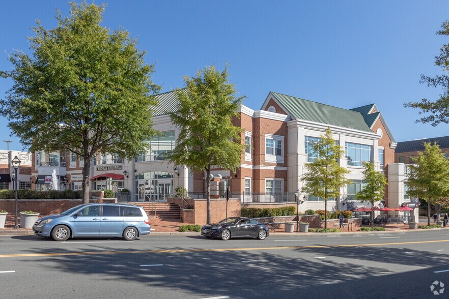 More Photos Of 3950 University Dr, Fairfax Office For Lease