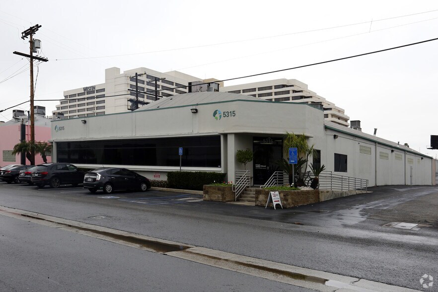 More Photos Of 5540 W Century Blvd, Los Angeles Unknown For Lease