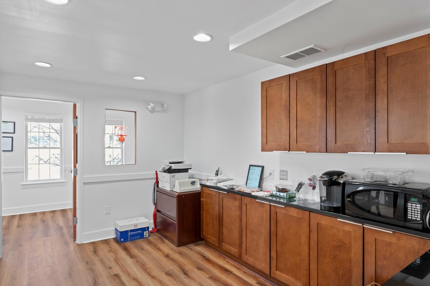 More Photos Of 100-122 E Broad St, Falls Church Office For Sale