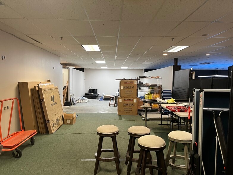 More Photos Of 5585 University Blvd W, Jacksonville Storefront Retail Office For Sale