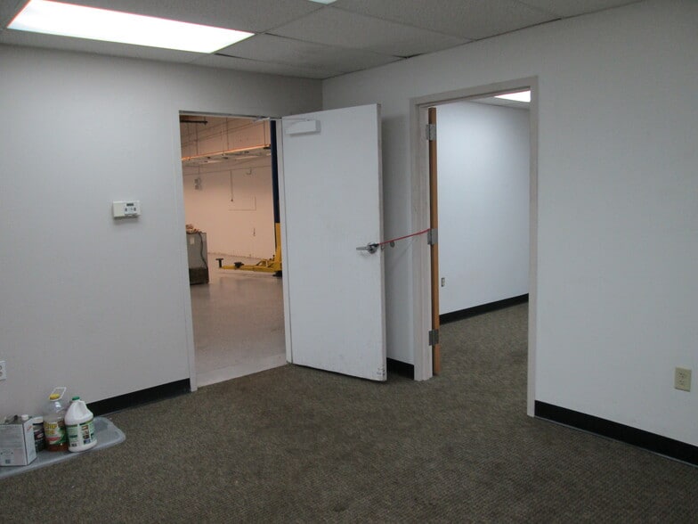 More Photos Of 350-366 Norfolk St, Aurora Light Manufacturing For Sale