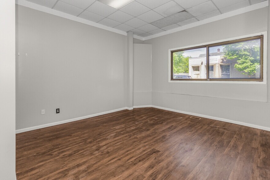More Photos Of 1321 Payne Ave, Saint Paul Storefront Retail Residential For Sale