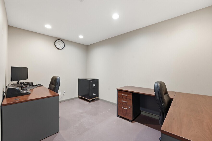 More Photos Of 14102 Pine Meadow Ln, Tomball Warehouse For Lease
