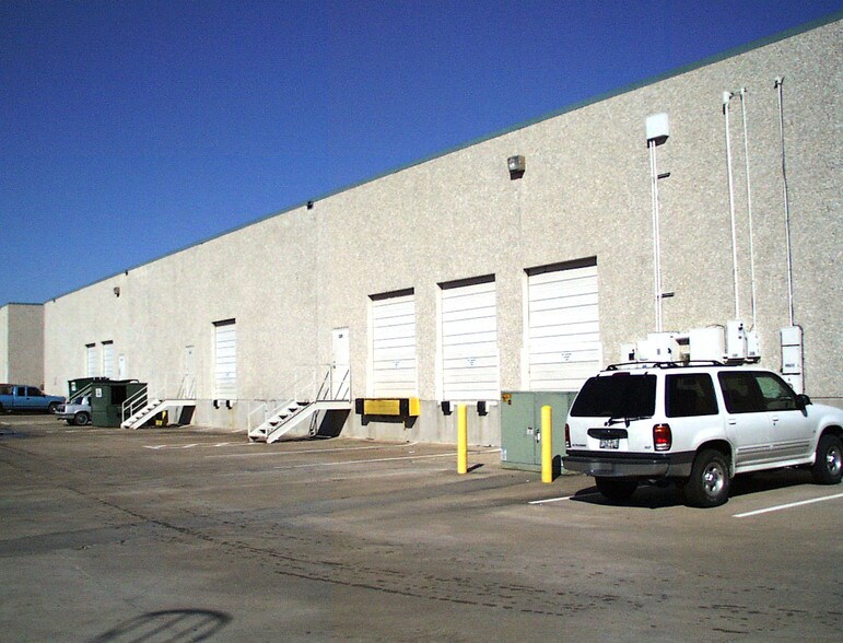 More Photos Of 6005 Commerce Dr, Irving Warehouse For Lease