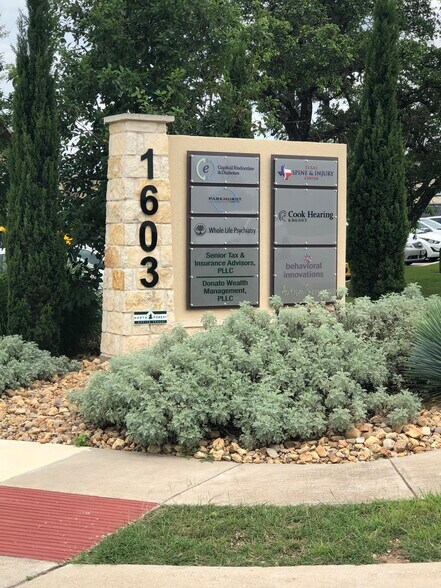 More Photos Of 1603 Medical Pky, Cedar Park Medical For Lease