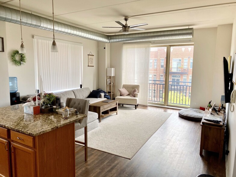 More Photos Of 900 S Western Ave, Chicago Apartments For Lease