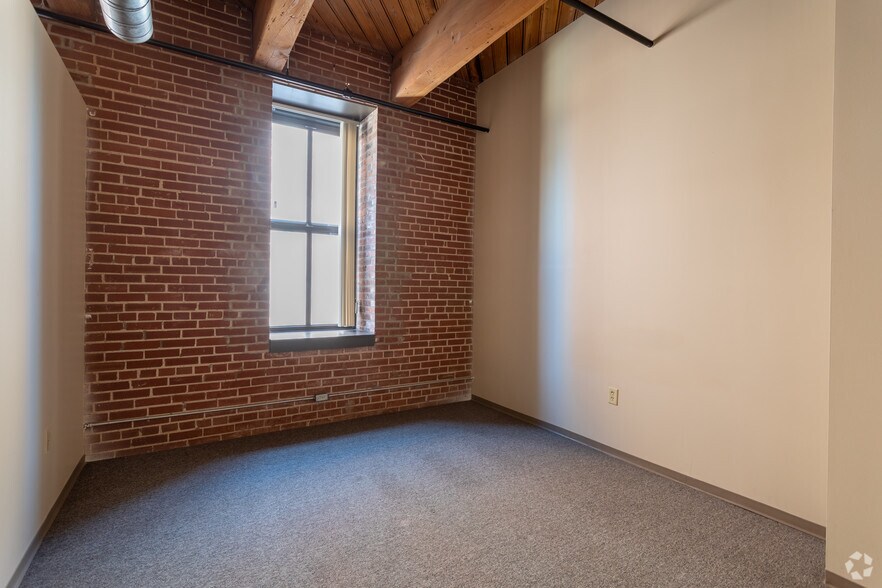 More Photos Of 1110 Washington Ave, Saint Louis Apartments For Lease