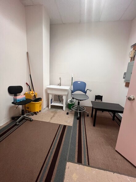 More Photos Of 15327 Gulf Fwy, Houston Unknown For Lease