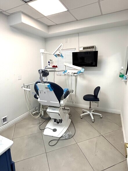 More Photos Of 1212 S Maryland Pky, Las Vegas Medical For Sale