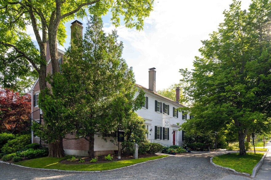 More Photos Of 40 Union St, Blue Hill Hospitality For Sale