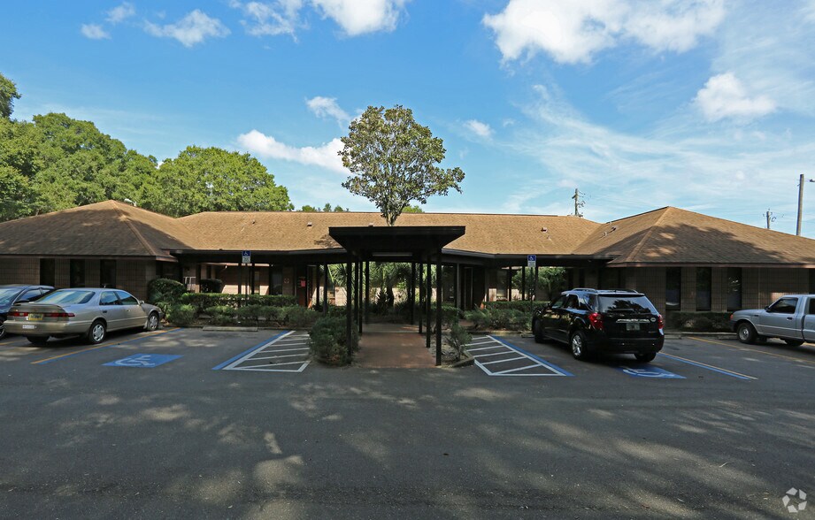 More Photos Of 908 S Parsons Ave, Brandon Medical For Lease