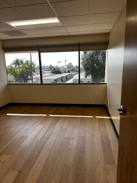 More Photos Of 5450 Telegraph Rd, Ventura Office For Lease