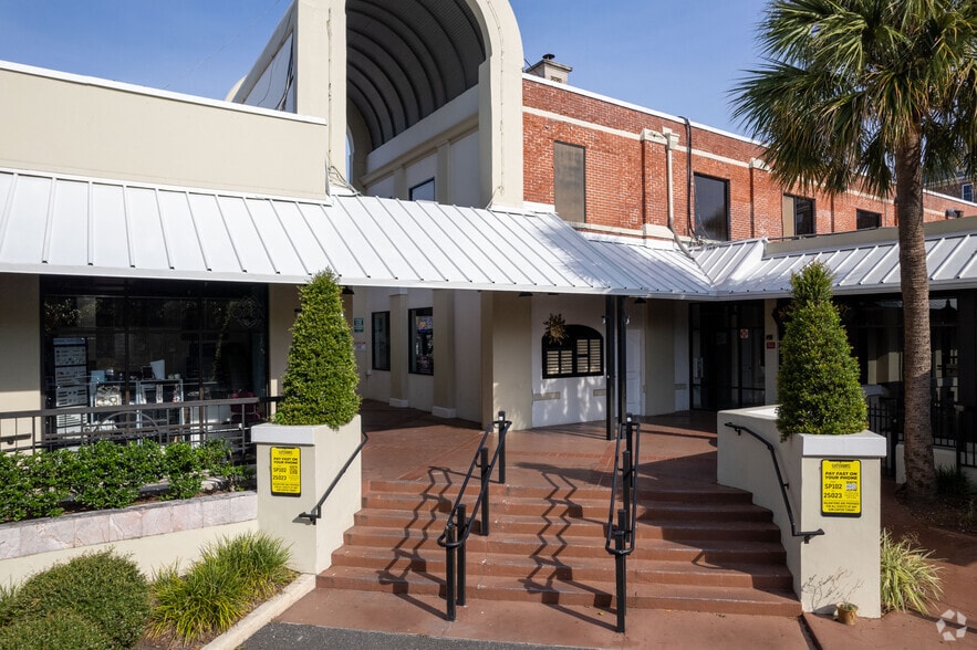 More Photos Of 101 SE 2nd Pl, Gainesville Unknown For Lease