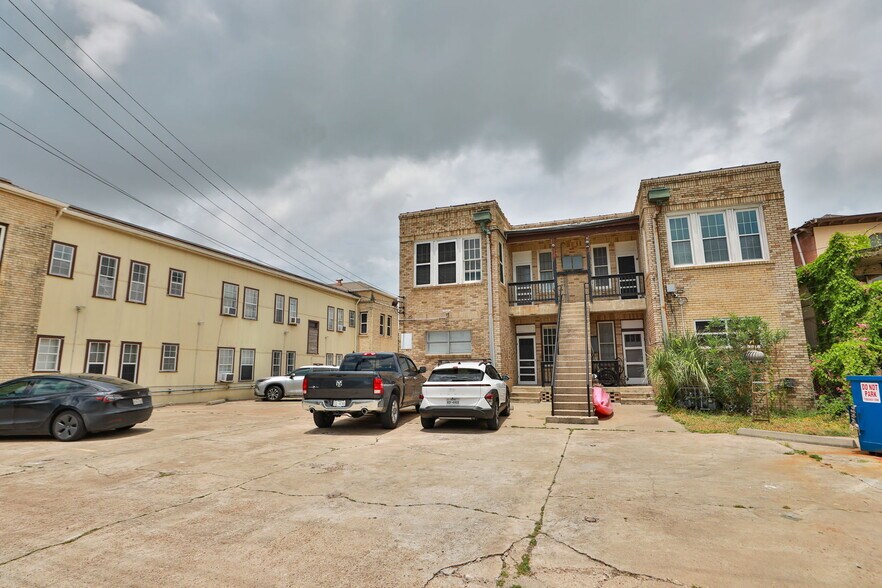 More Photos Of 717 Broadway St, Galveston Apartments For Sale